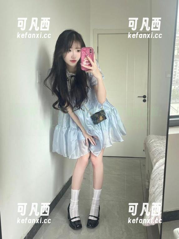 推女神 - 小九Vin的修女私房美图之旅：用镜头记录下的美丽与思考.txt