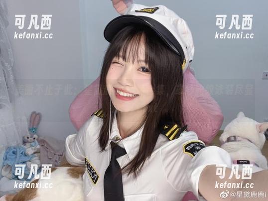 美丽不止于此：星黛鹿鹿i高清合集，罩纱豹纹泳装尽显时尚感.txt
