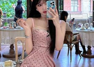 微密圈 – 是可馨耶红毛衣霸气侧漏图包上线，原图细节捕捉，让你感受不一样的时尚魅力！.txt