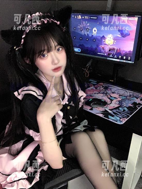 果团网 - 莫雅琪夏日私拍写真，清凉一夏，闪耀青春的每一刻！.txt
