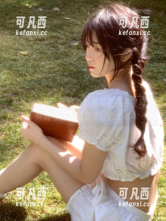 果团网 - 龚玥菲清新制服写真图包，释放纯真与活力的完美结合.txt