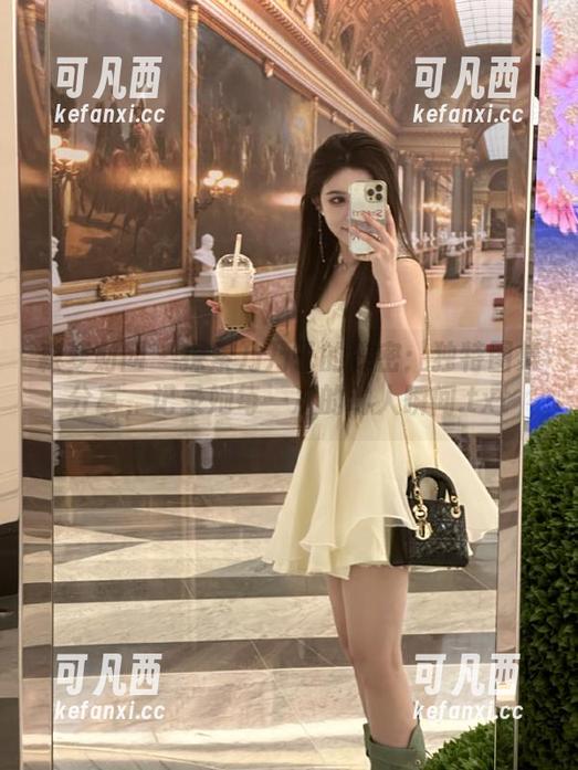 森萝财团 - 探索乃乃子的秘密：独特图集分享，记录她每一次的动人瞬间.txt