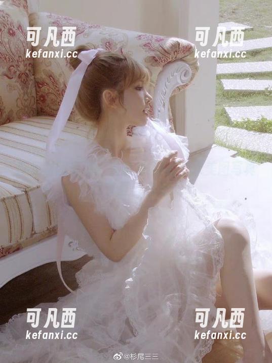 森萝财团呈现：温馨JK浴缸戏水美图写真，尽享夏日清凉.txt
