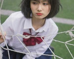 模范学院 – 探索lingyu69的棉袜世界：高清写真捕捉每一刻的细腻之美.txt