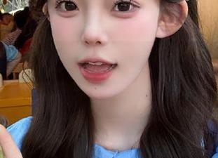 模范学院 – 汐汐爱吃草莓妹妹的艺术写真：珍贵图库与丰富资源一网打尽.txt
