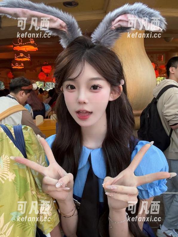 模范学院 - 汐汐爱吃草莓妹妹的艺术写真：珍贵图库与丰富资源一网打尽.txt
