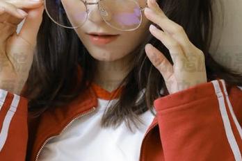 模范学院 – 玉兔miki精心打造的油亮套图更新，无限美丽尽在其中！.txt