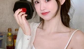 模范学院 – 漫步在赵小米Kitty的私拍图集：和服的故事与情感交织.txt
