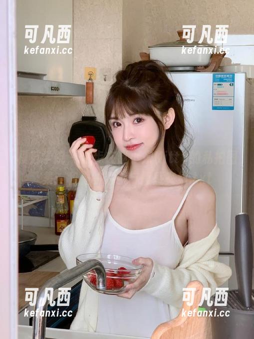 模范学院 - 漫步在赵小米Kitty的私拍图集：和服的故事与情感交织.txt