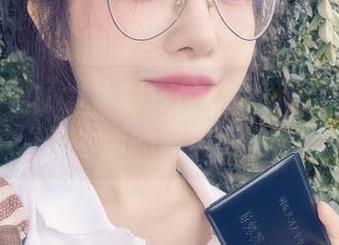 高清樱晚gigi浮闲作品资源，呈现她的艺术与生活的完美交融.txt