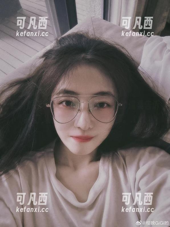 套图解密：樱晚gigi用一个人的温柔告诉我们，独处也能是一种奢侈。.txt