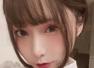 次屁啦的性感浴室写真，图片分享带你感受她与水的奇妙互动！.txt