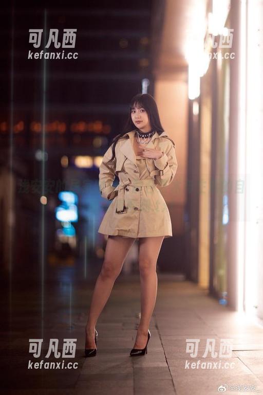 浅安安的居家时光：融合艺术与生活的自摄写真图册.txt