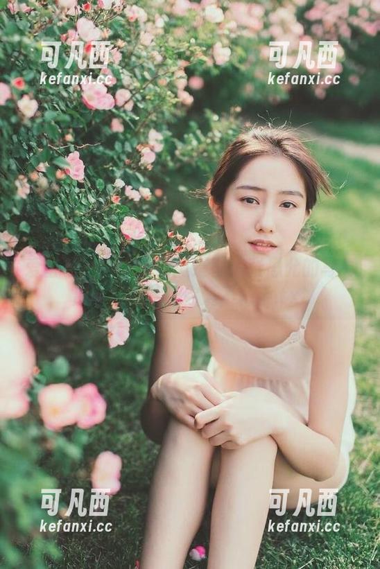 爱蜜社 - 迷人双马尾造型：张思允的写真原图和图片让你爱不释手.txt