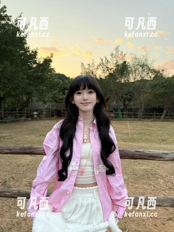 爱蜜社 - 逗逗doudou的制服诱惑：令人垂涎的写真美图等你来发掘.txt