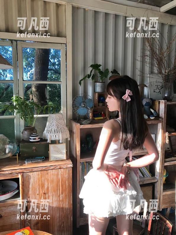 物恋传媒 - 嘟嘟秘书的精致图片写真，感受她无限的创意与灵感.txt
