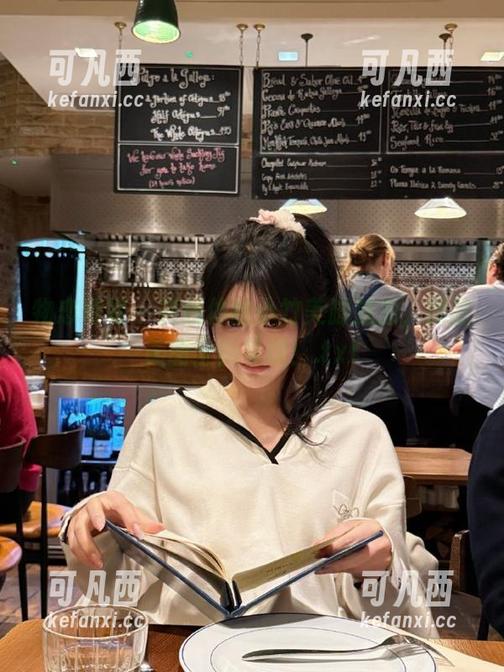 物恋传媒 - 在线体验小竹美脚魅力，精品美图全新呈现！.txt