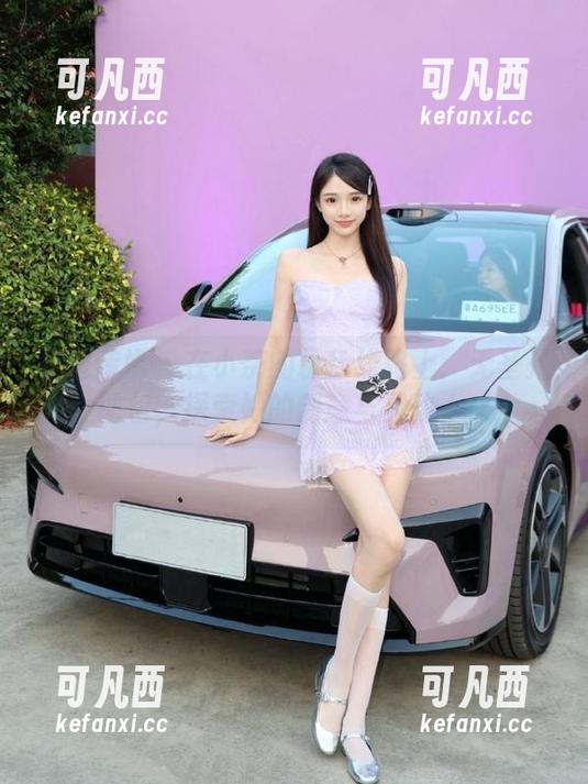 物恋传媒 - 在小茶的粉色线路上：无圣光图包，探索她的创意与灵动.txt