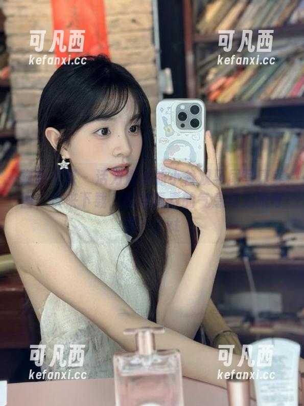 物恋传媒 - 活力满满的小谷双马尾写真美图，快来下载，感受青春的气息与无限可能！.txt