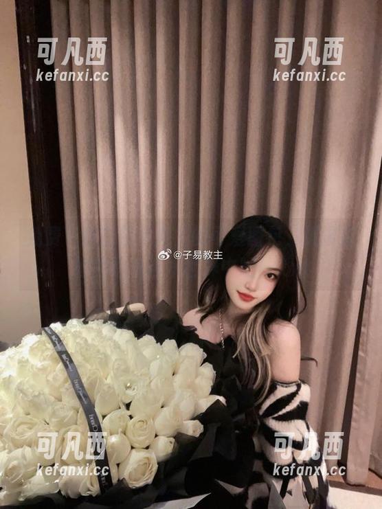 免费下载白易子教主的可爱图包，沉浸在她的写真艺术世界中吧！.txt