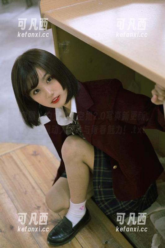 微密圈 - 白龙猫女空姐2.0写真新更新，倾情呈现动人图片与青春魅力！.txt