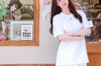 微密圈 – 跟随白龙猫女的脚步，分享她的空姐2.0加长黑丝写真集精彩瞬间.txt