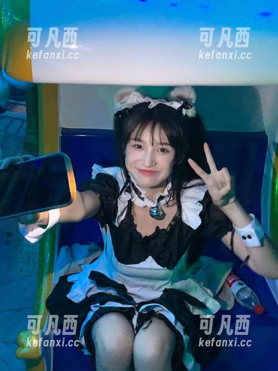 秀人网 - 九千柒柒的美图秀：苗条制服妹子图包中的每一帧都是视觉盛宴！.txt