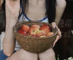 秀人网 – 短裤风情在线：任莹樱写真资源来袭，别错过哦！.txt
