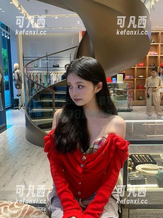 秀人网 - 周思乔Betty泳装写真作品发布，下载抓住夏日的青春气息.txt