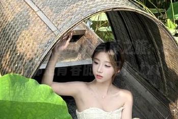秀人网 – 奶e豆的校园写真之旅：每一张原图都是青春的印记！.txt