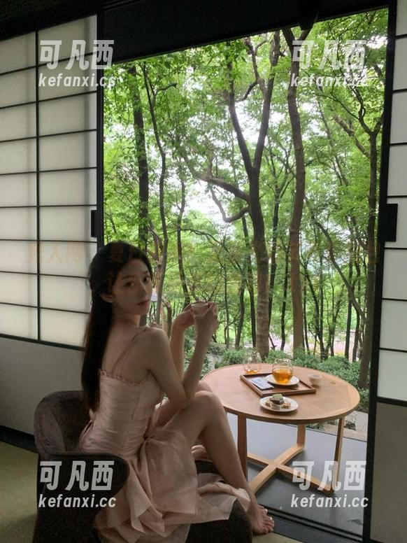 秀人网 - 夏日独家！无圣光奶芙乔乔图包，让你感受美的极致！.txt