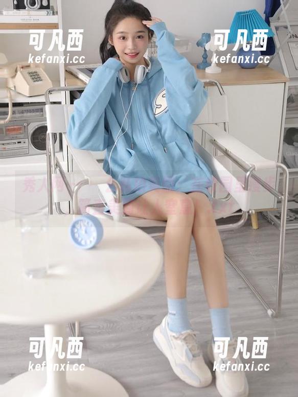 秀人网 - 婠婠么私拍美图：在校园里漫步，简直美到让人窒息！.txt