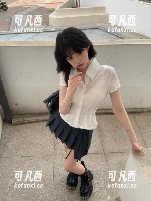 秀人网 - 在云南的画卷中，安然anran的旅拍原图让你心驰神往.txt
