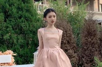 秀人网 – 小肉肉咪倾情演绎：不可错过的写真套图《死库水》盛宴.txt