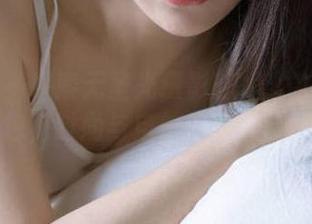 秀人网 – 探索无圣光摄影艺术：文静儿短裙图包，时尚与自然的完美碰撞.txt