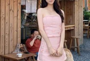 秀人网 – 月酱儿私房摄影作品，丝袜图片展现多样美丽与诱惑.txt