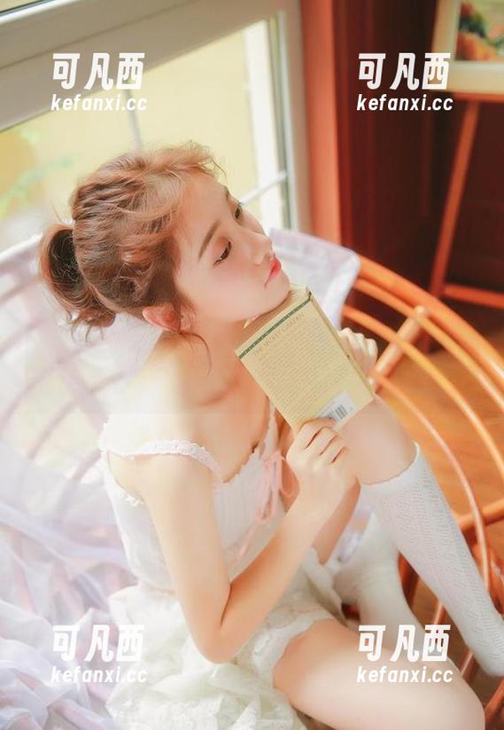 秀人网 - 漫步在纯白背景下：杨紫嫣Cynthia定制的唯美写真图片.txt