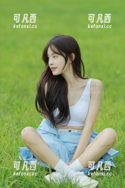 秀人网 - 果儿Victoria双马尾定制图片，畅游在甜美与活力交织的世界里.txt