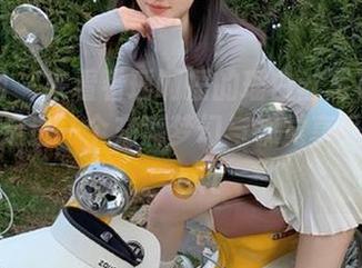 秀人网 – 来看看瑶啊摇的瑶白丝写真图包，带你走进一个充满梦幻与视觉享受的世界。.txt