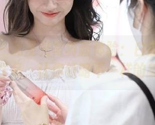 秀人网 – 无圣光写真新体验：白露小猪的吊带作品，让你领略不一样的美.txt