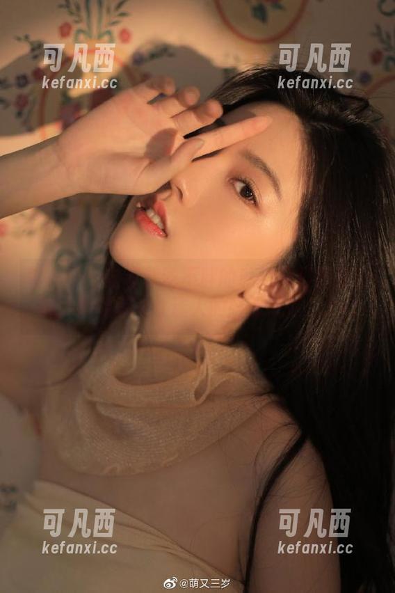秀人网 - 向菲菲吃不胖的私拍美脚图集致敬，捕捉每一寸迷人的腿部风情！.txt