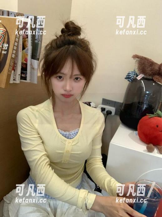 秀人网 - 薇薇酱带你走进镂空的世界，无圣光原图尽显甜美独特姿态！.txt