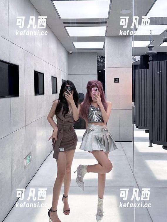 秀人网 - 谭小灵居家图集分享：记录生活的点滴，带你走进我温馨的小世界！.txt