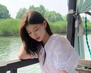 秀人网 – 走访赵惟依coco的教室，揭开她写真作品图包的秘密.txt