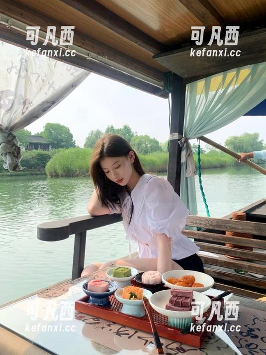 秀人网 - 走访赵惟依coco的教室，揭开她写真作品图包的秘密.txt