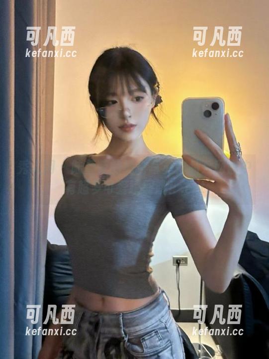 秀人网 - 陆萱萱的纯白写真作品：网盘中有超多可爱瞬间哦！.txt