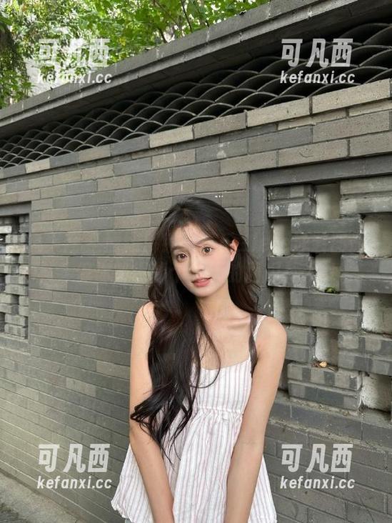 秀人网 - 原图解锁陶喜乐_lele泳装图册，保你笑得像个夏天的西瓜！.txt