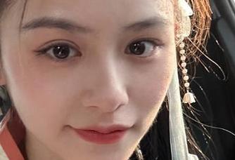 秀人网 – “龙泽美曦旗袍”最新写真，谁能想到穿着优雅旗袍的我，内心却是个搞笑精灵！.txt