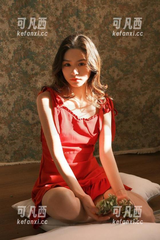 紧急企划 - 小恩短裙风格独特，精美原图与照片尽在这里.txt