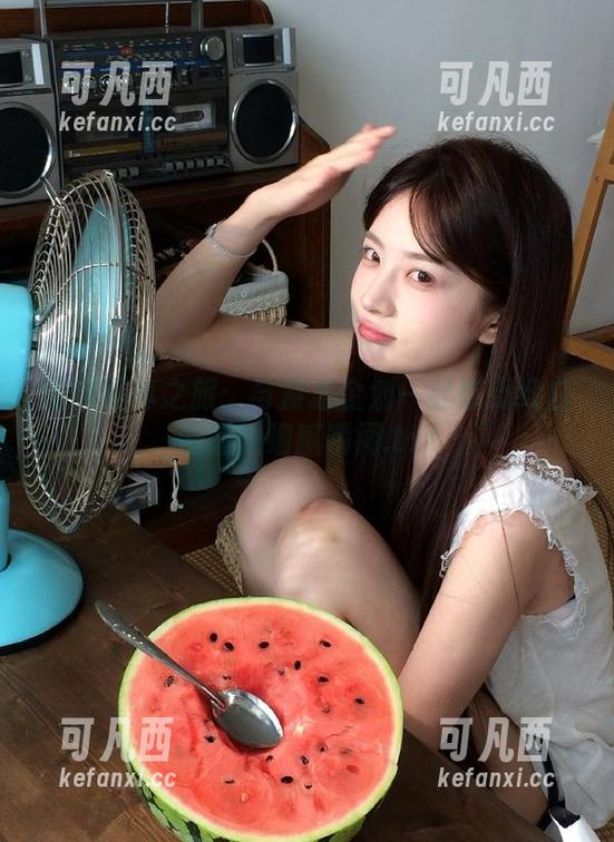 定制写真之旅：与紧急企划一起感受纯白诱惑的细腻瞬间.txt
